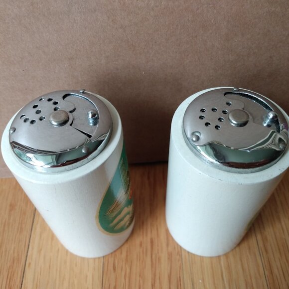 Vintage Salt and Pepper Shakers Chicago Illinois Souvenir Wood S&P Retro Kitchen - Picture 5 of 10